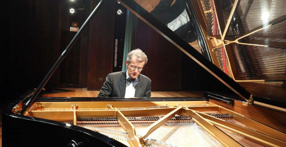 Pianistas de 11 e 15 anos tocam no projeto Quartas Clássicas, no Theatro  Municipal de Niterói