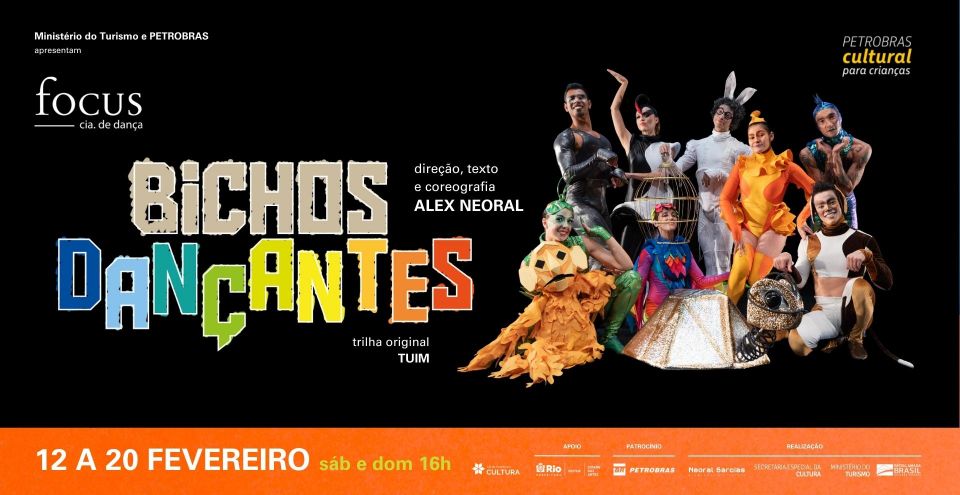 Reynaldo Gianecchini vai ao teatro acompanhado da mãe